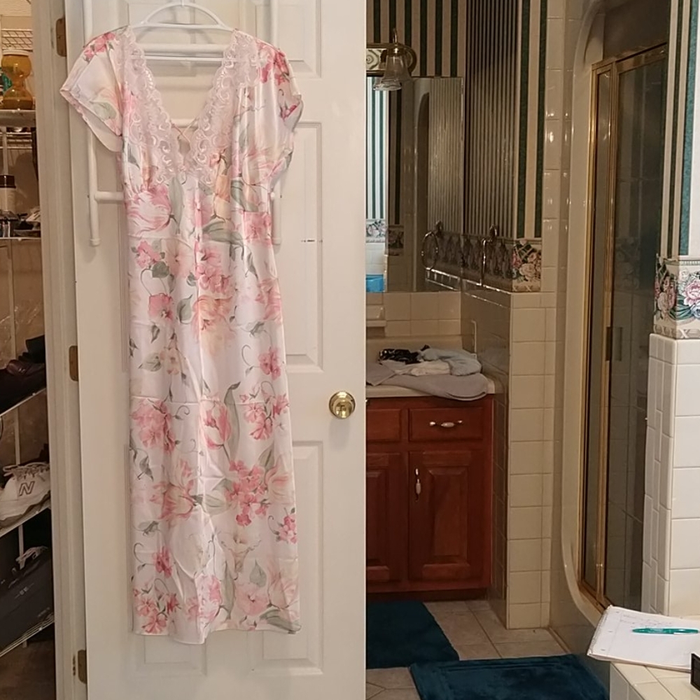 NIGHTGOWN